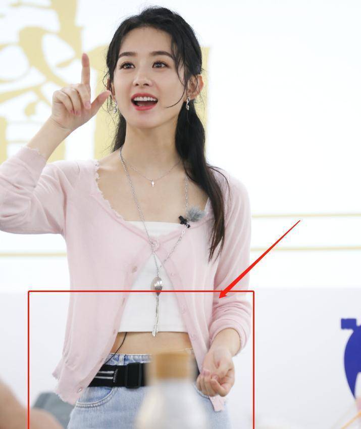 中餐厅4:赵丽颖穿小开衫,镜头一扫而过,这腰我没看错吧?