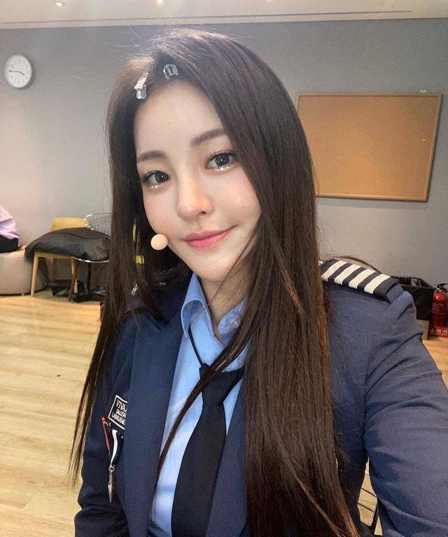 bravegirls讲述她们四年前第一次听到《rollin》时