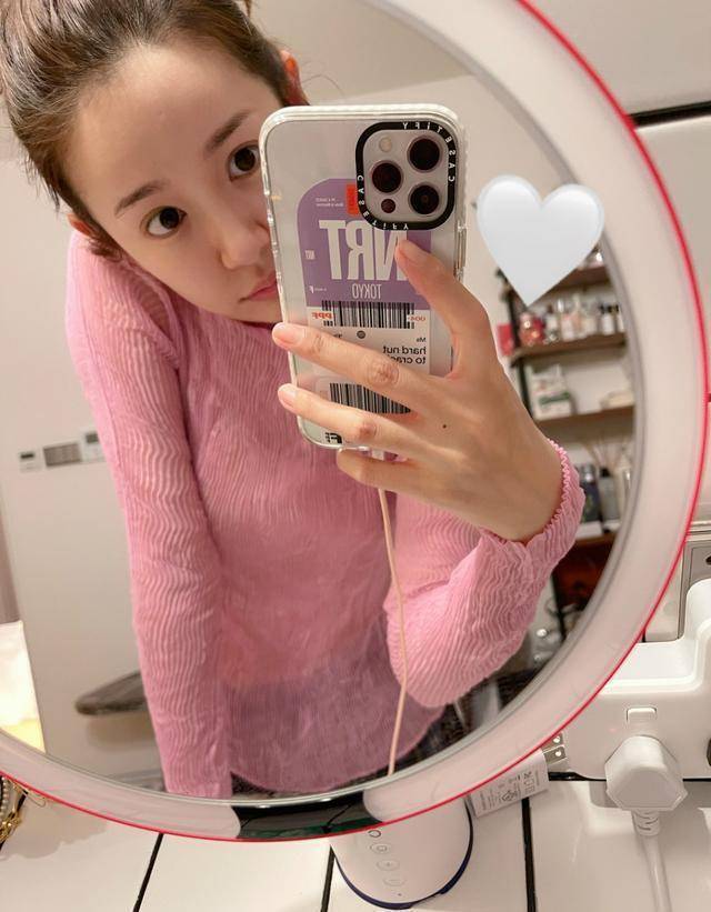 陈赫首晒大女儿露脸照,安安五官精致似张子萱,小脸蛋漂亮又可爱_节目