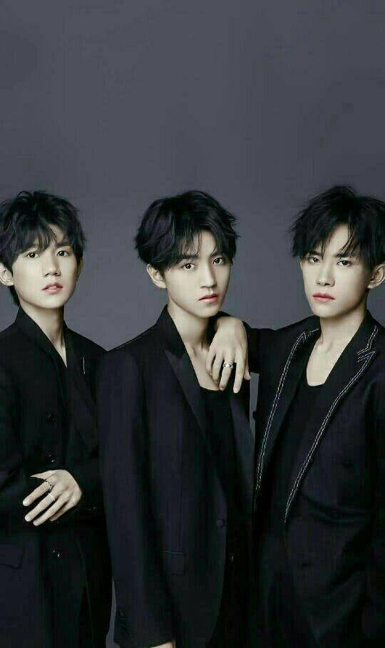 干净高中生和成熟大学生,看王俊凯易烊千玺和王源三人就明白了_酷酷