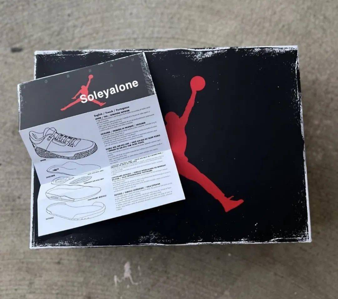 今天aj3白水泥的消息再次更新这次的曝光中还包括了鞋盒