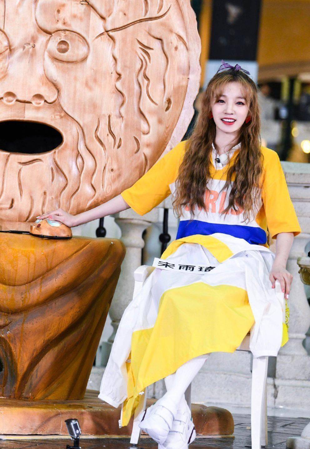 离开跑男后宋雨琦容貌大变,皮肤黝黑可爱全无,看到这个细节确定只21岁