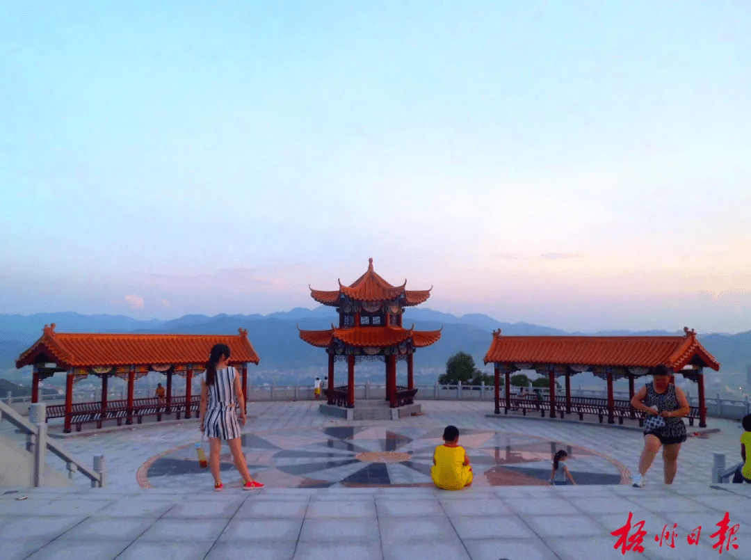 覃钰芸 摄白霜涧景区白霜涧位于岑溪市南渡镇吉太村,是集山,水,林,潭