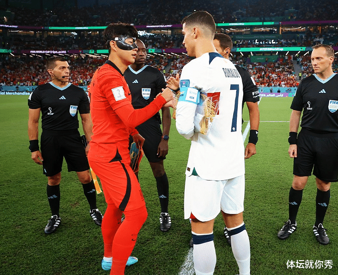 韩国球员脚踩国旗被网暴,赛后道歉仍不被原谅,过分了_宋民奎_比赛