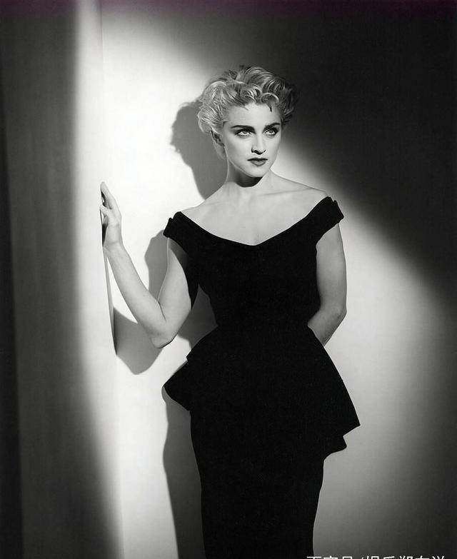 歌坛天后无数,唯有她光芒四射,带你走进麦当娜的早期生活_母亲_销量