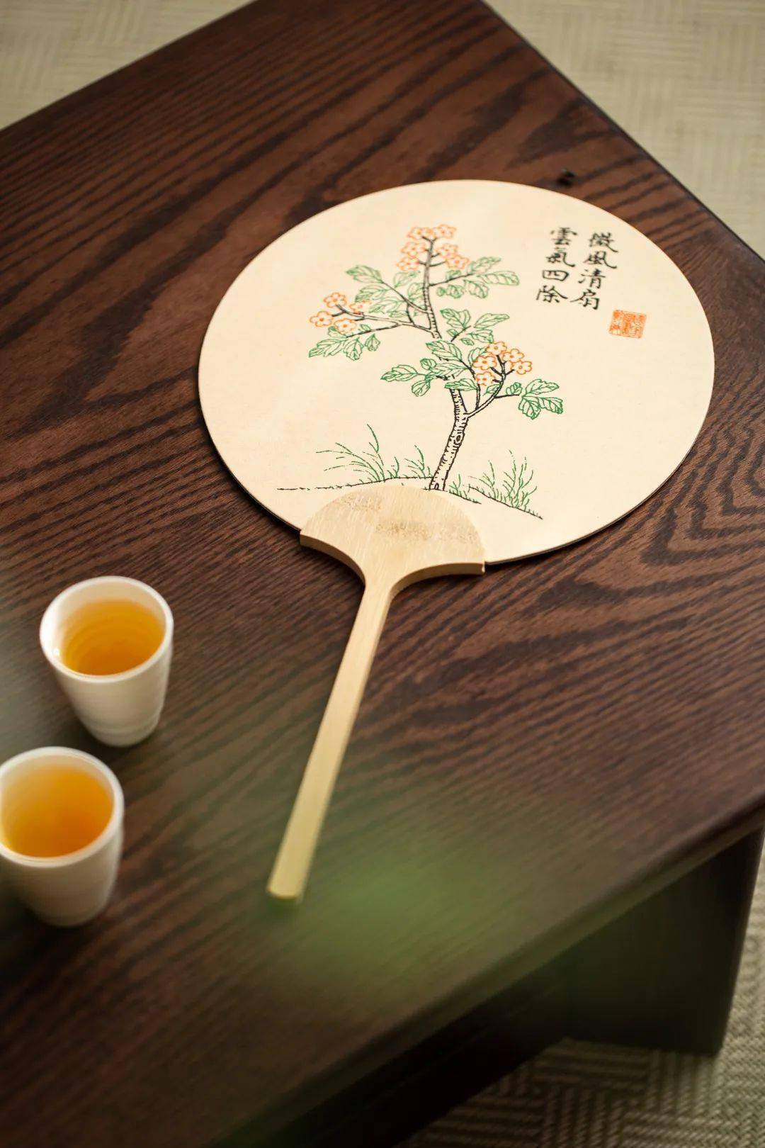 轻摇木扇,感受魏晋风骨,享受清凉一刻.