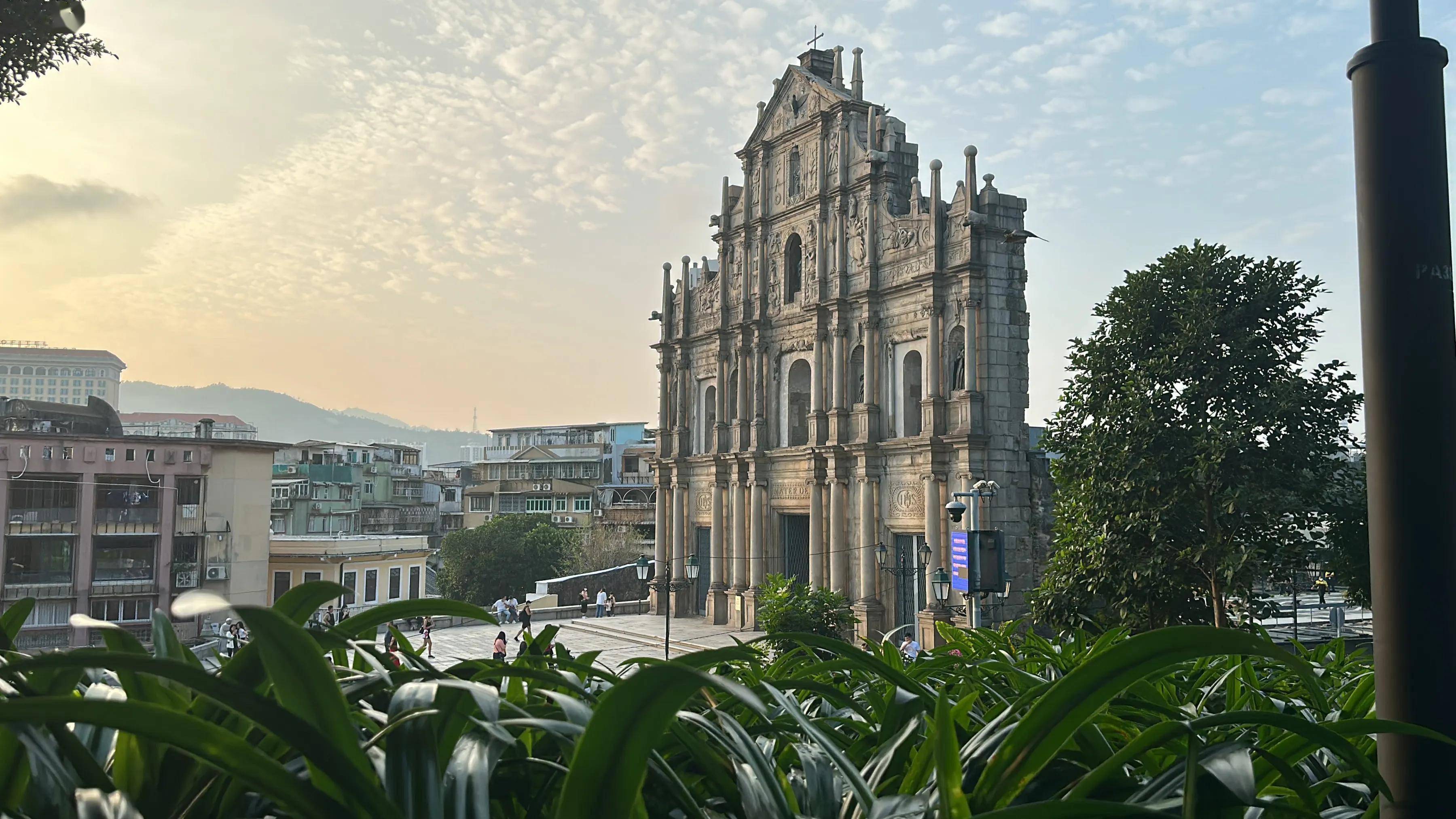澳门大三巴牌坊里面有人骨,真是让人匪夷所思_遗骨_日本_教堂