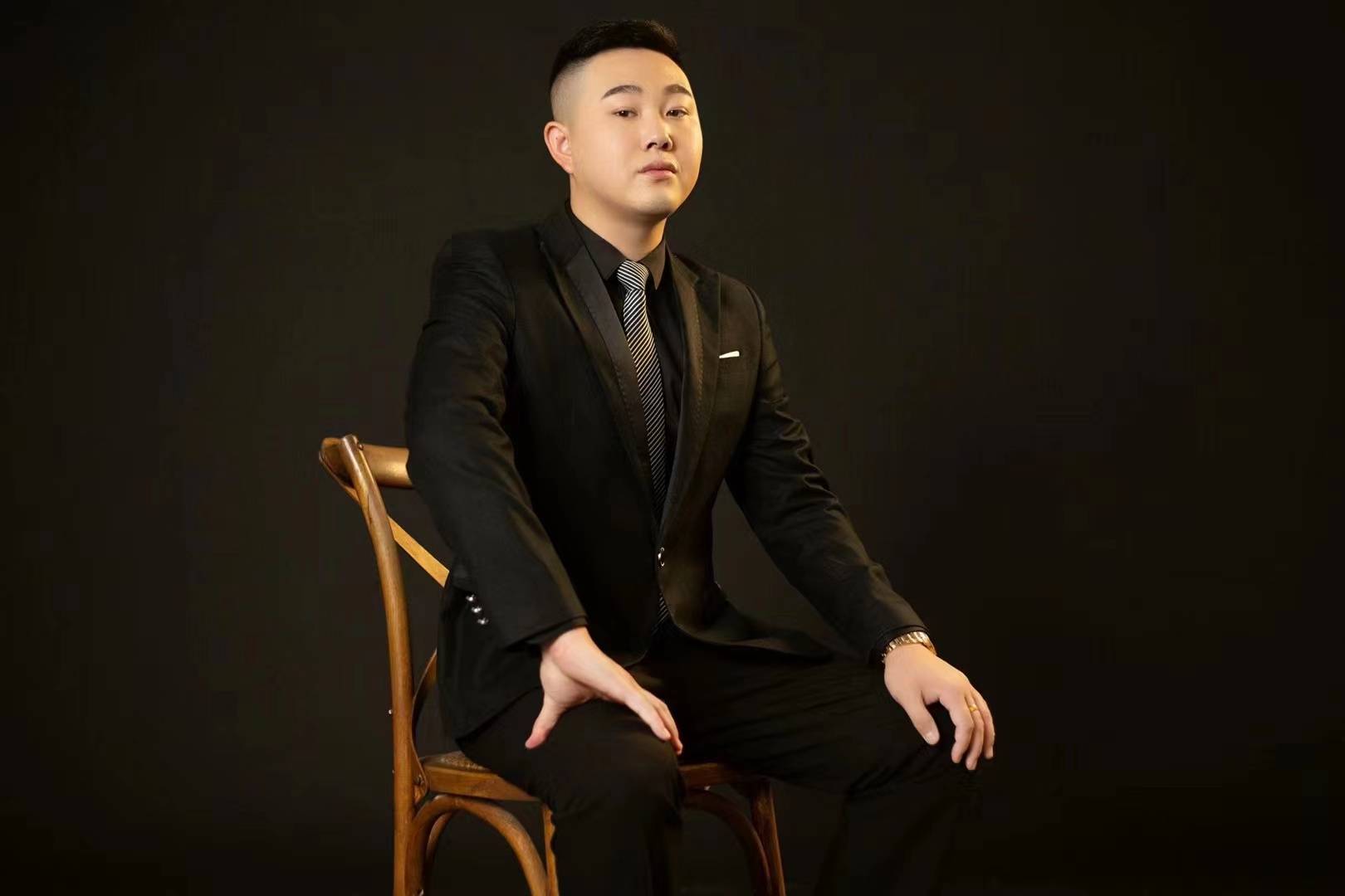 小蒙老师:精致女人导师,时尚生活达人《你身边资深护肤老师》_专业