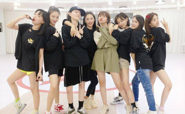 每个女团都会有一位"中性风"的艺人,她们的粉丝更是越虐越死忠_女人