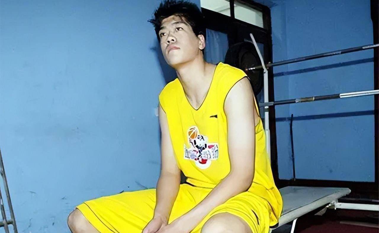 "中国女篮小巨人"梁天云:身高1米97,退役后嫁东北农村小伙_王金宝