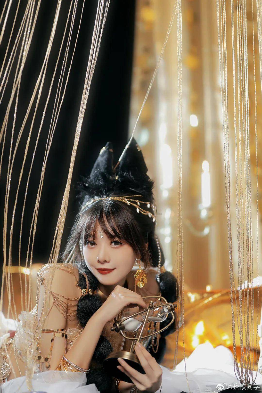 lpl主持骆歆晒美照,不料衣服穿反,登上热搜,引发网友热议_时候_pose