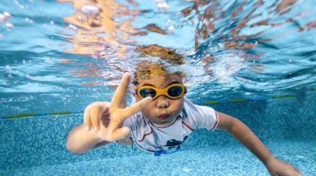 小鱼儿长大帅气逼人,安迪变身人鱼王子_沙溢_年纪_游泳