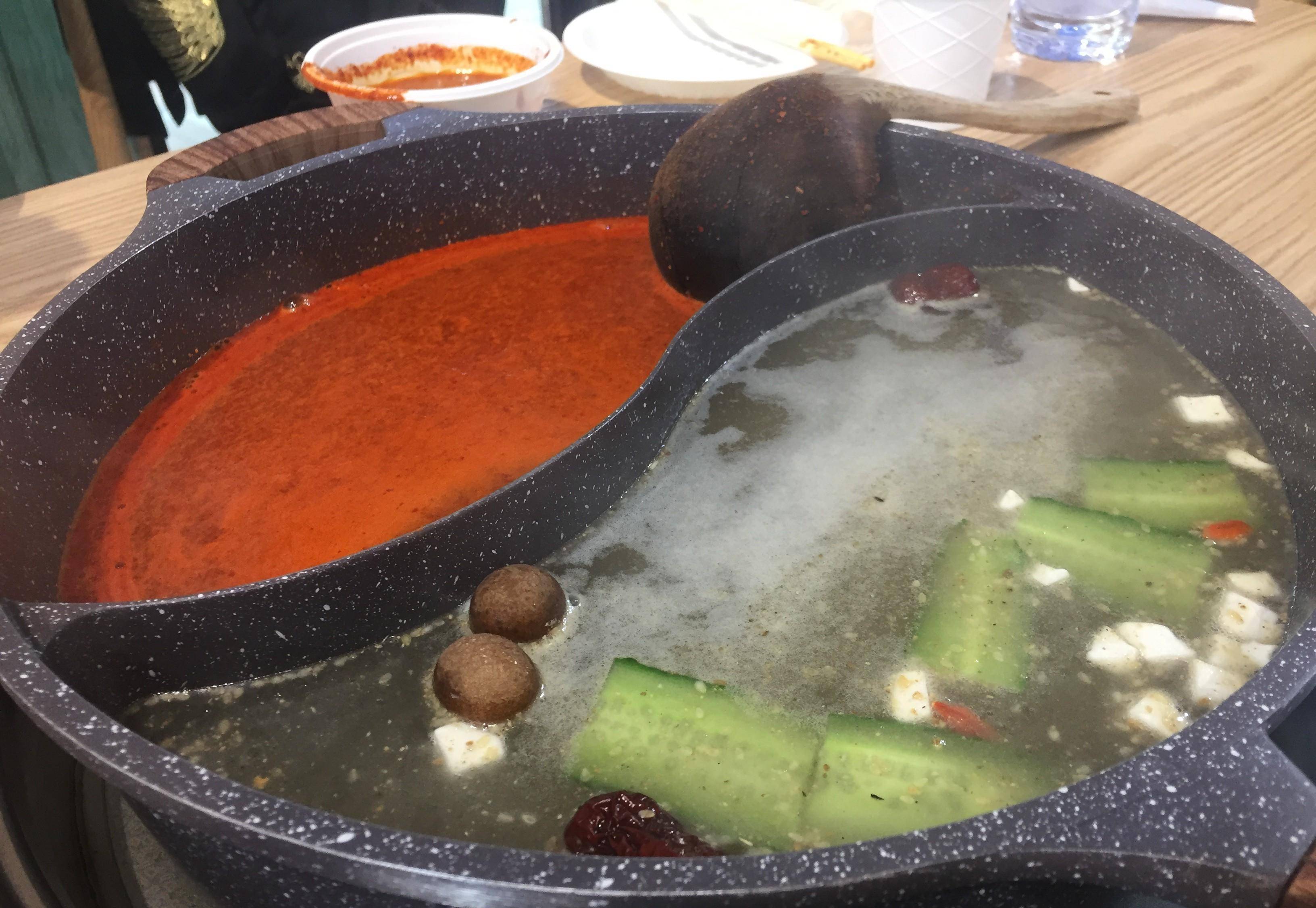 银川特色辣糊糊火锅真的让人又爱又恨,这个滋味您了解吗_儿子_食物