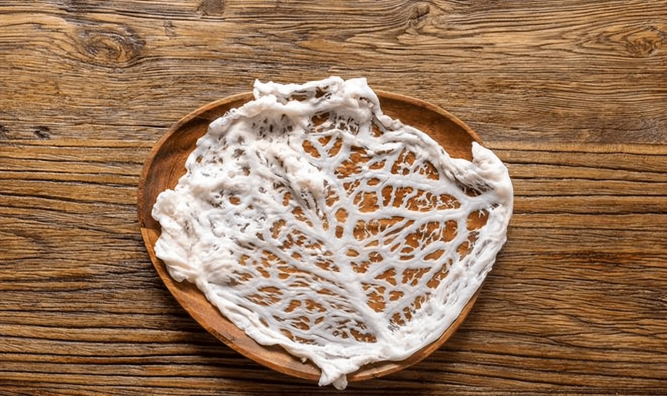 直接把秘诀告诉各位,第一个,也是最重要的一个——猪网油脆而多汁,嫩