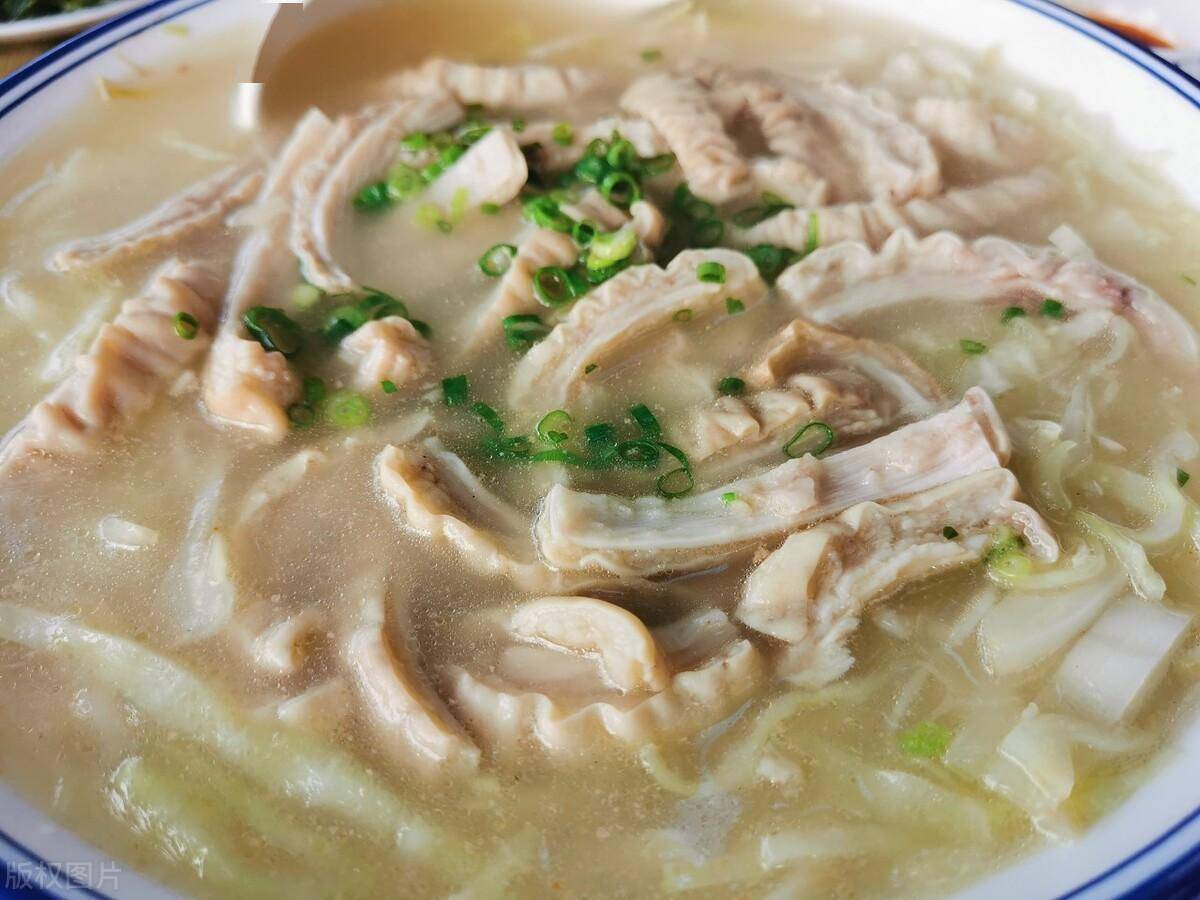 超级好吃的肥肠,做起来很简单,粉糯入味下饭香_土豆_大肠_白芝麻