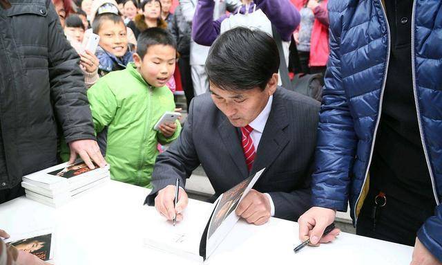 郭德纲师兄姜桂成,出镜时谈到大衣哥朱之文:成名后没请我吃过饭_舞台