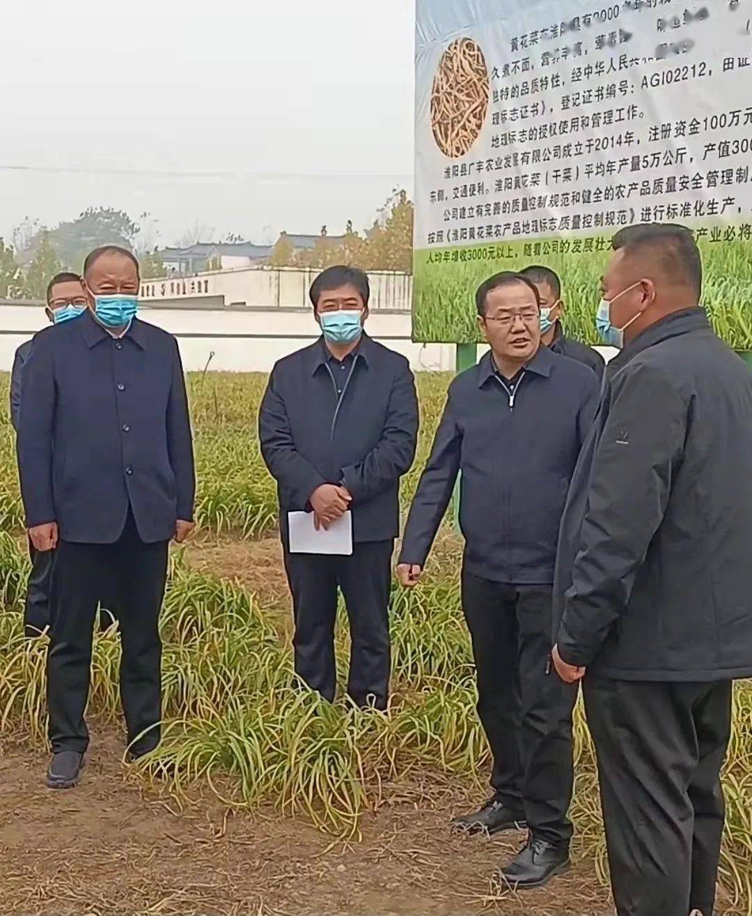 产品参加重庆农产品博览会受到河南省武国定副省长的高度评价公司的