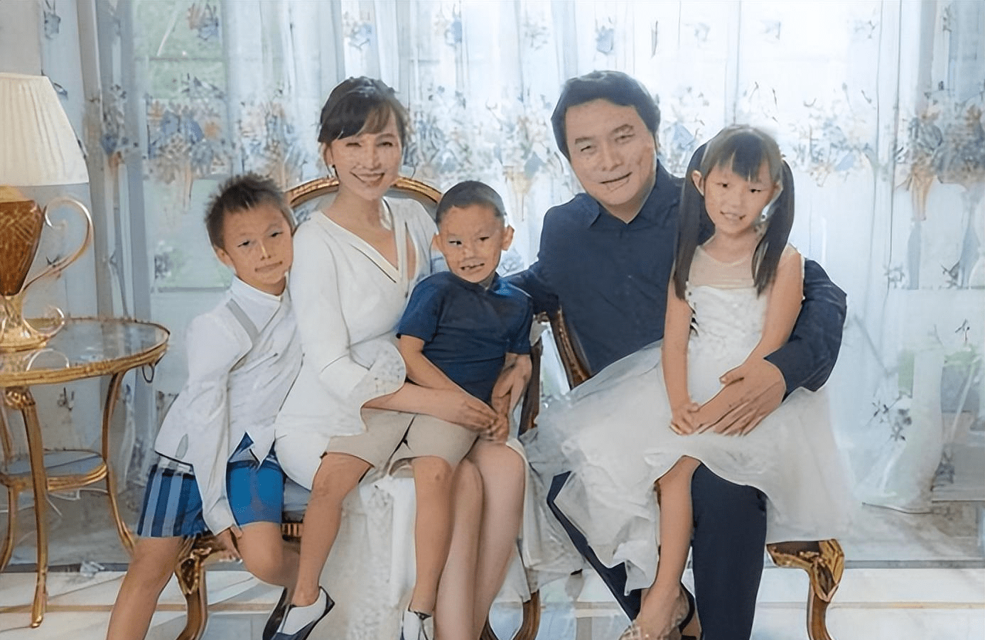 杨志刚嫂子岳丽娜罕晒娃,9岁女儿可爱像老爸,曾客串《娘道》_郭靖宇