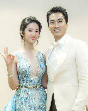 和喻可欣相识5天就公开恋情的刘德华,为什么让朱丽倩等了23年?