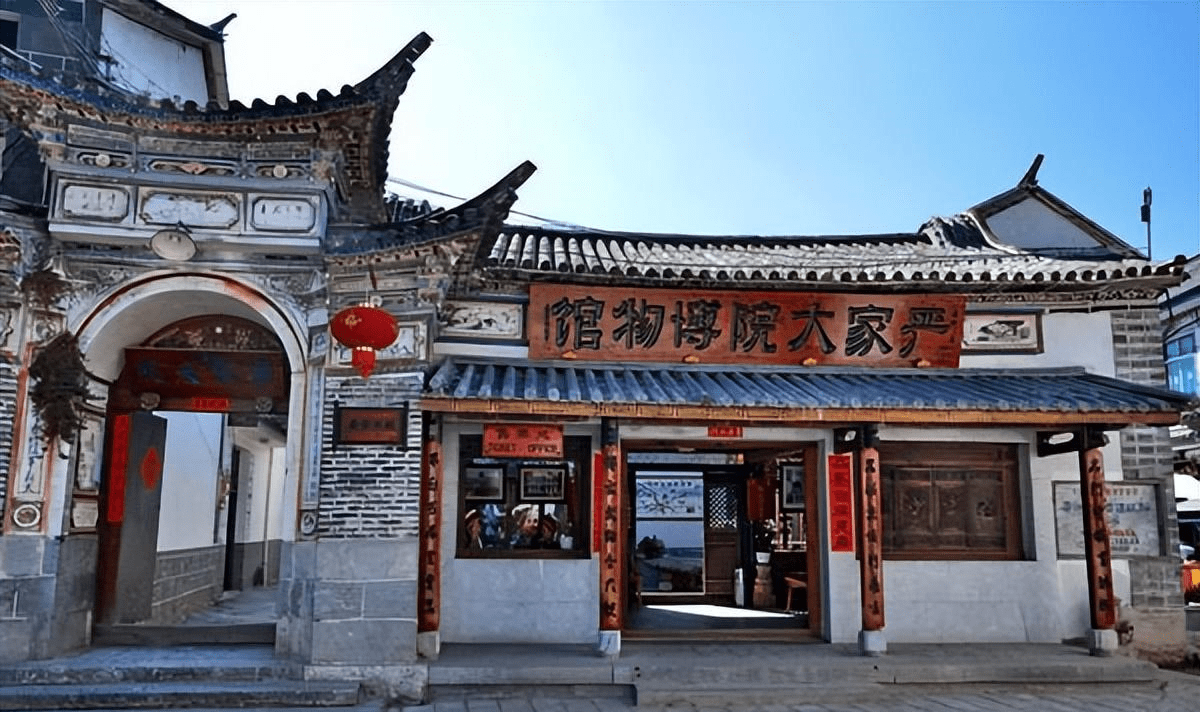 严家大院是在1919年建成的,是喜洲特别有名的民族资本家严子珍的私人