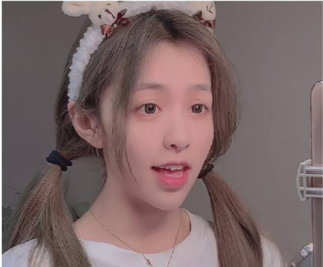 刘思瑶还在纠结方脸一说,为证明变着花样晒照_网友_问题_照片