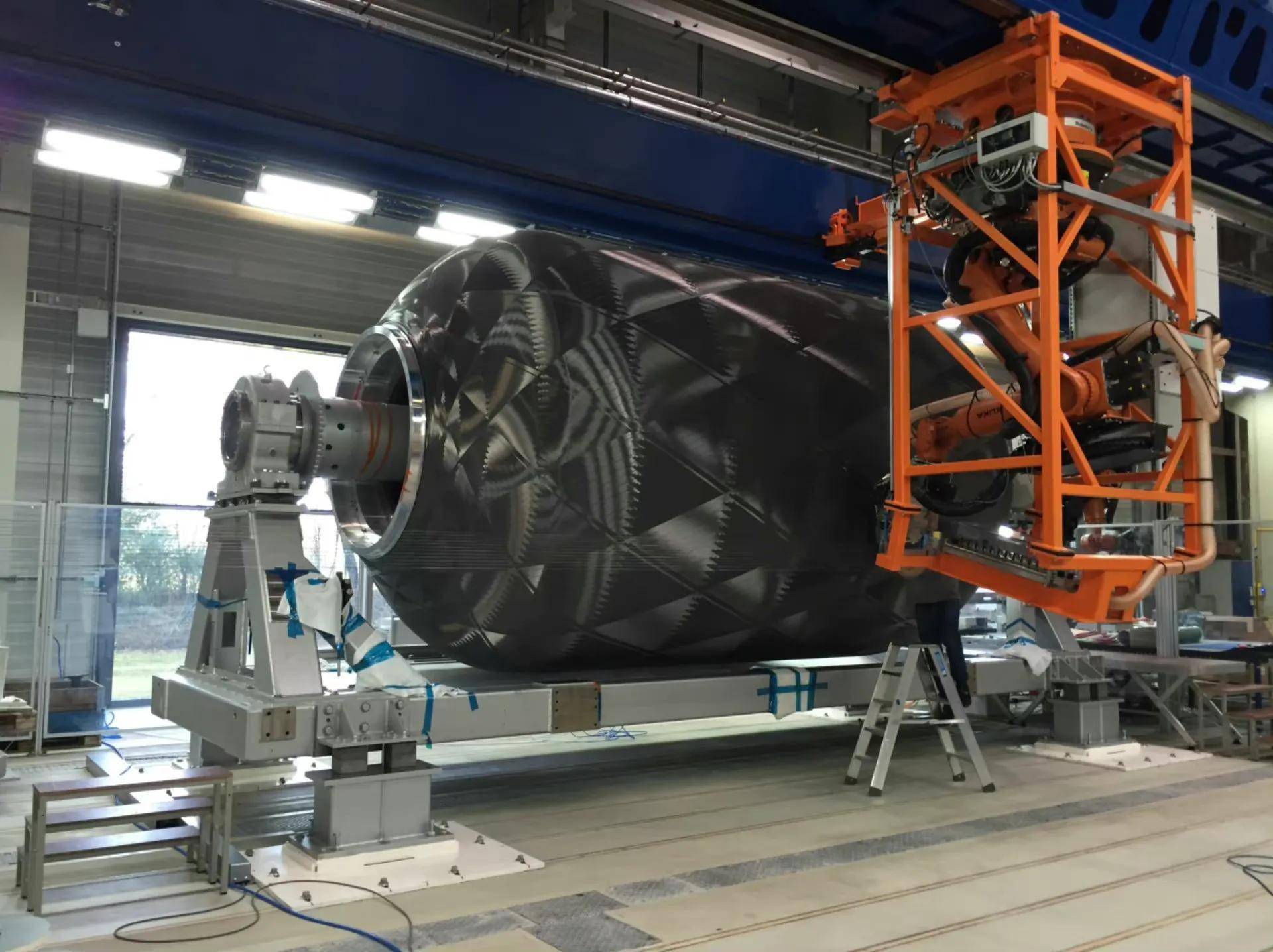 2米,全箭均是碳纤维复材缠绕壳体,起飞质量78吨,700公里sso(太阳同步