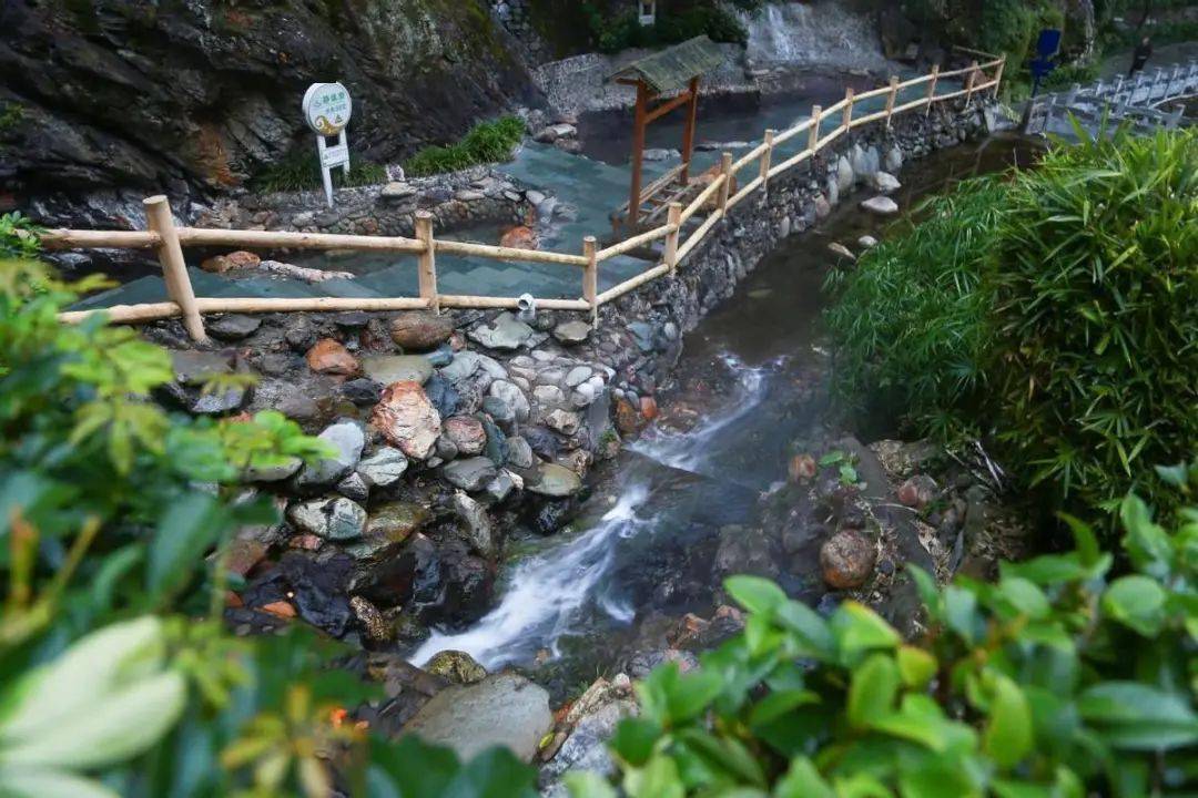 泡龙胜天然温泉,住桂林龙胜温泉度假中心酒店,享烟雾中的诗情画意