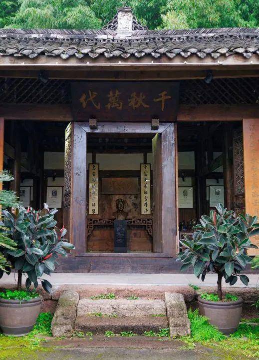 在贺麟故居,你还可以体验到家风教育,家风书写等多项研学课程让你亲身