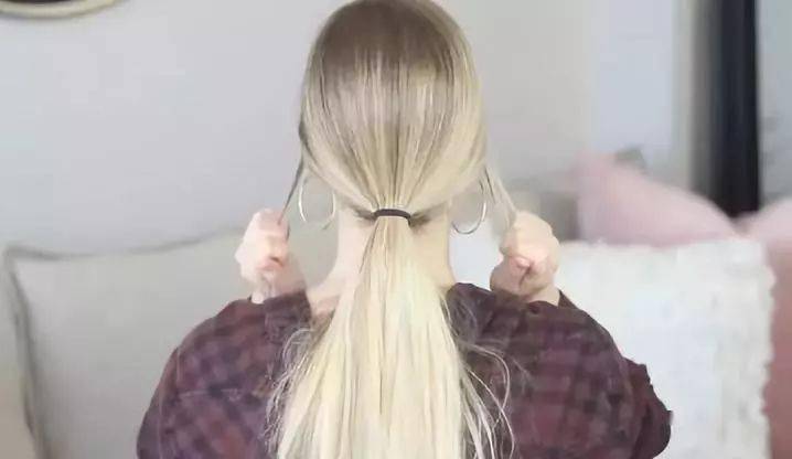 简单低马尾的扎法,只需用到3个麻花辫,过程简单_头发_皮筋_夹子