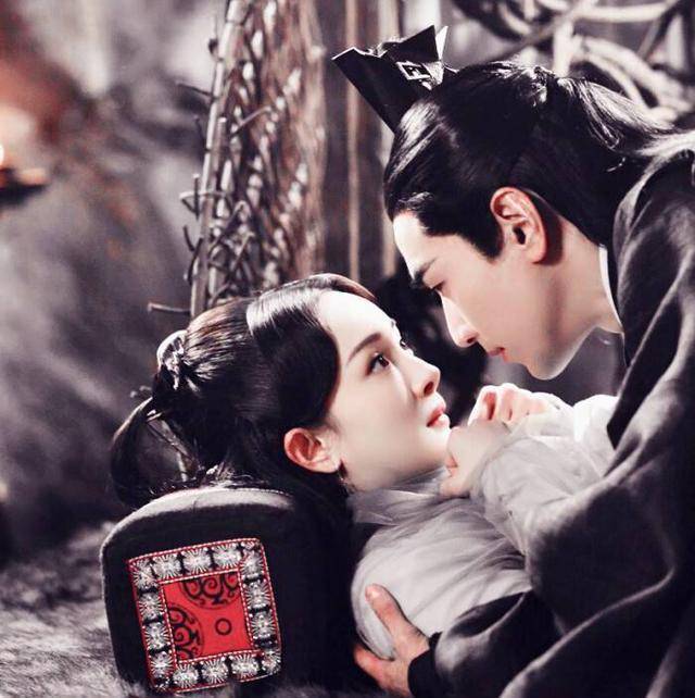 青丘一族真厉害!白浅拐夜华,凤九牵帝君,他连老凤凰都不放过!