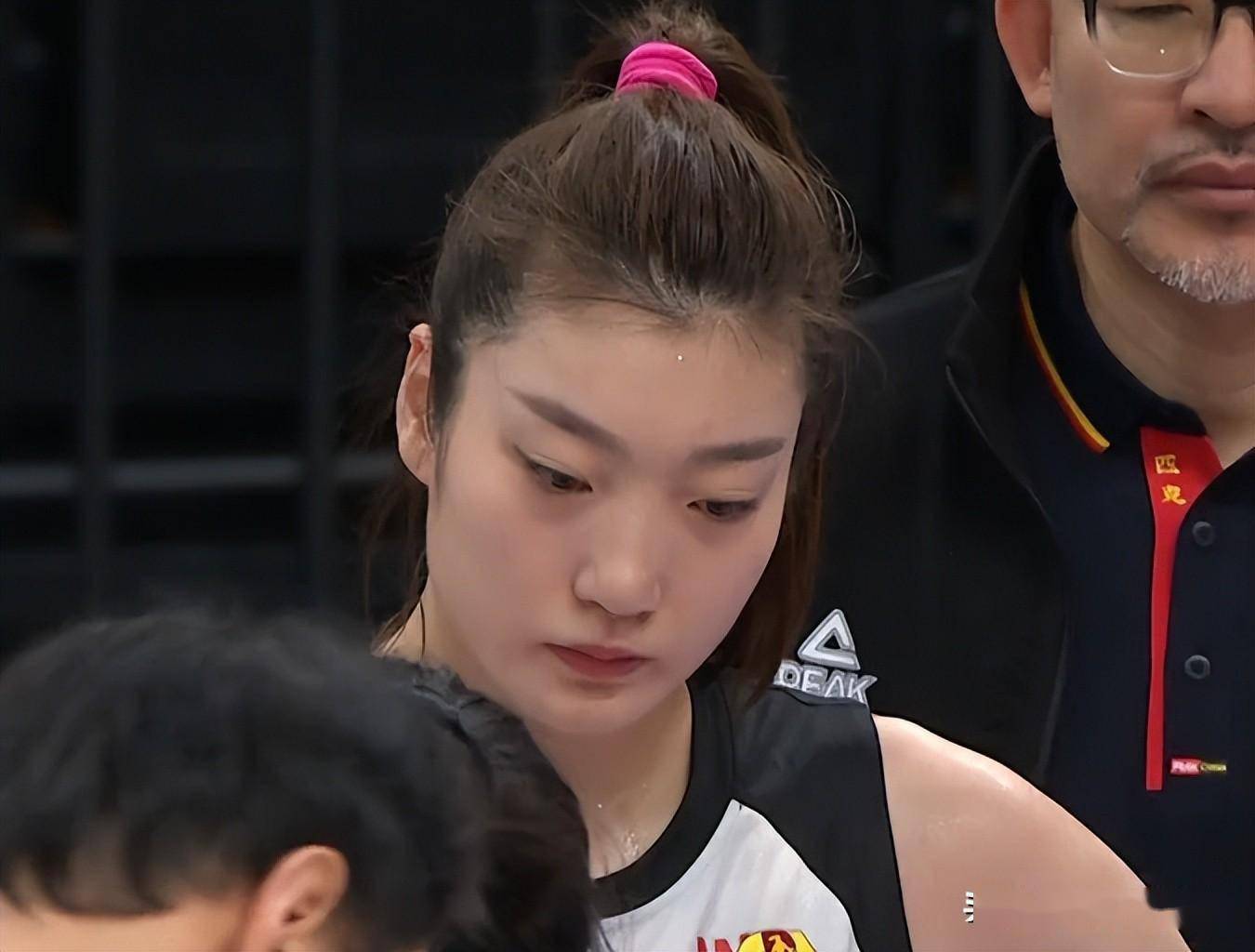 李梦韩旭游刃有余,四川女篮完胜山东,冠军相尽显无疑_王英竹_杨衡_李