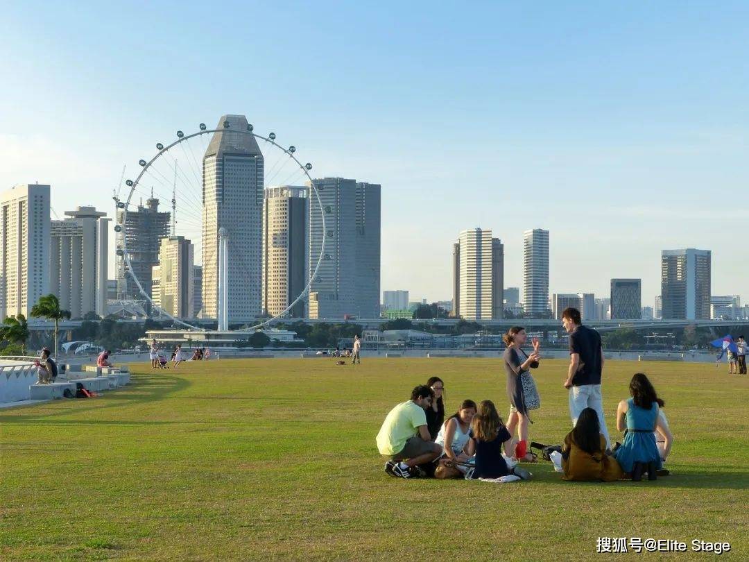 在新加坡的外国人如何交个税？_搜狐网