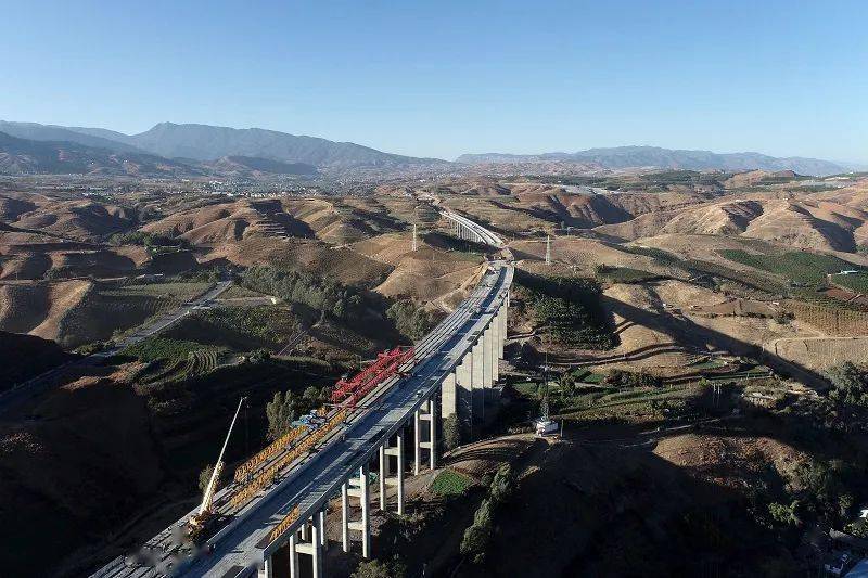 賓鶴高速年底通車段主線橋樑8座,匝道橋3座,總長3.