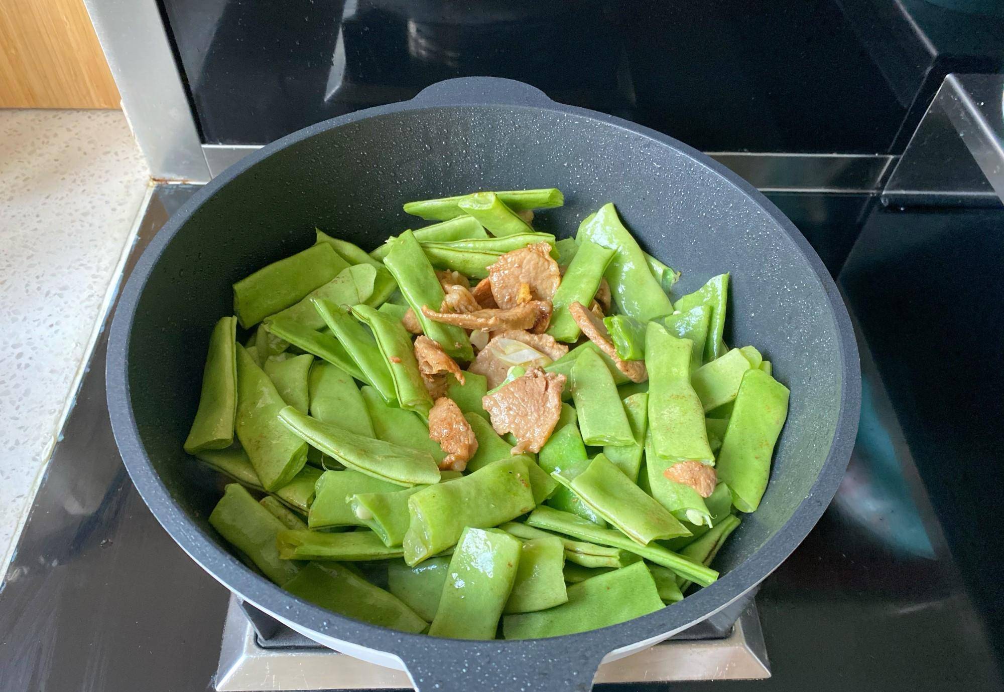 扁豆燒肉最營養美味的做法,肉香四溢又下飯,連吃兩碗不膩_五花肉_時候