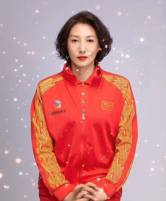 96年的时候,王丽娜就帮助中国女排,拿到了亚特兰大奥运会的银牌,不过