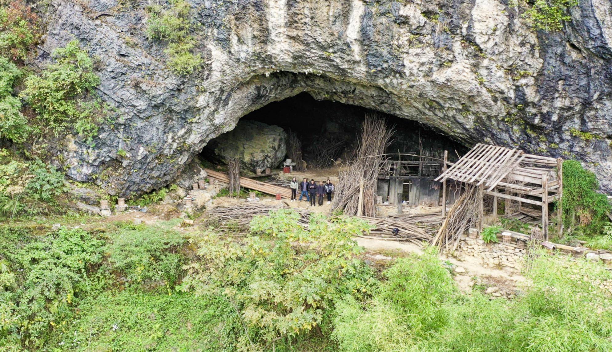 重庆市沙坪坝区山洞图片