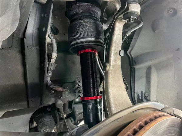 雷克萨斯ls搭载的是8gr-fxs发动机,排气量3456毫升.