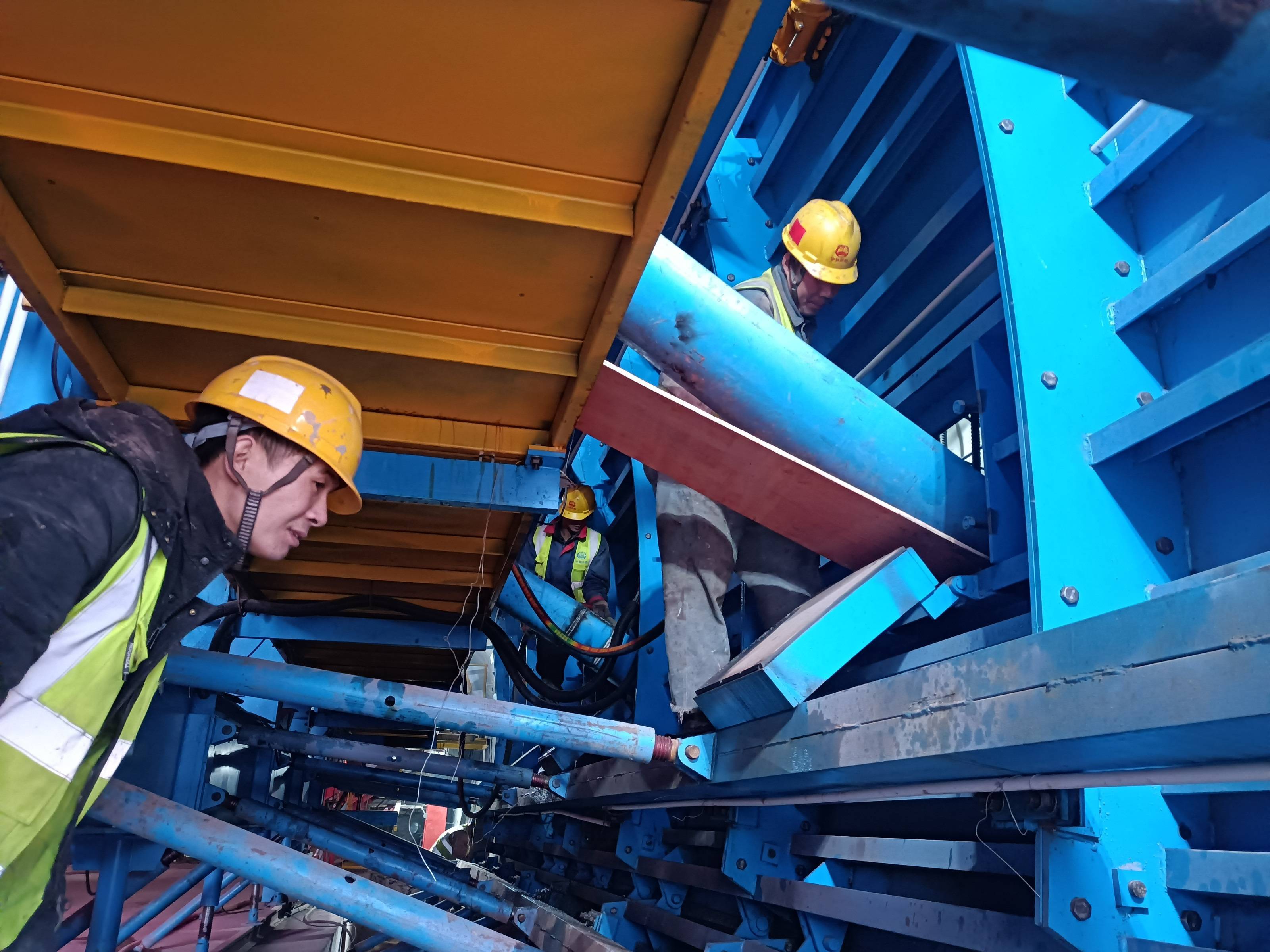 济新高速山院隧道首板二次衬砌成功浇筑_施工_济源_系统