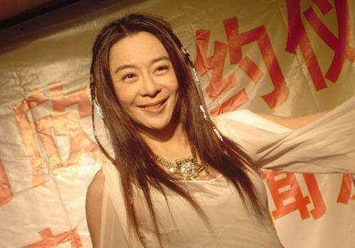 刘德华唯一承认的前女友,被刘德华夺走初夜,如今成大妈仍未嫁_喻可欣