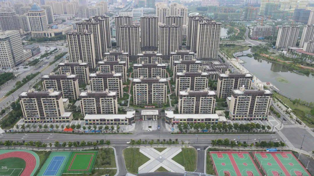 实拍图实拍图此次名邦地产涡阳区域名邦·幸福里项目临近交房的筹备期