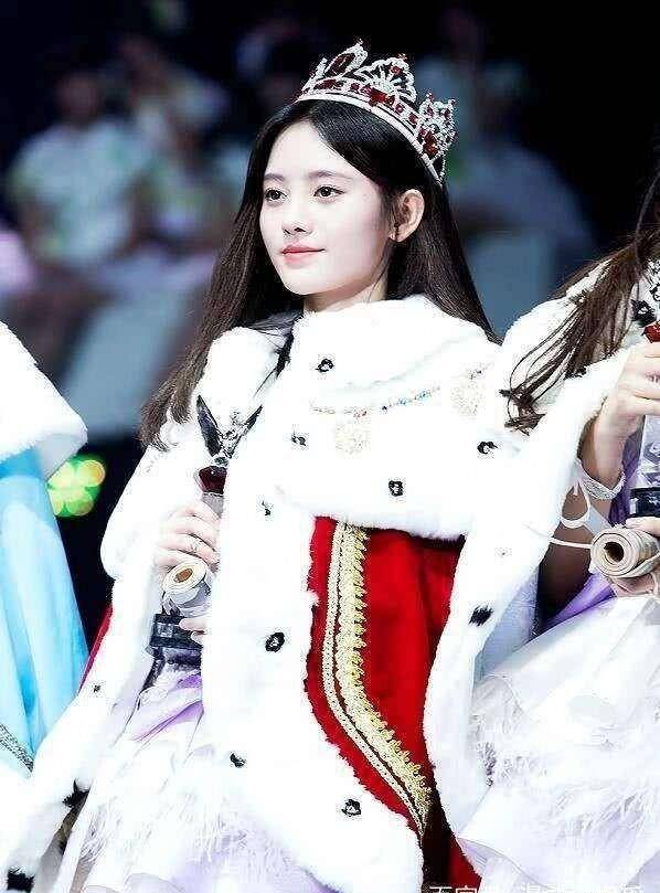 鞠婧祎成功史:高中学历的她,被国外宅男称其为4000年一遇的美女_中国