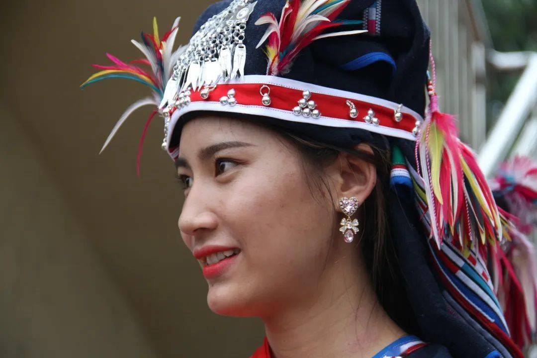 哈尼族服饰 美得古朴烂漫_黑色_文化_活动