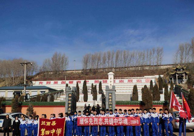 黑龙江兰西县一学校因为课后延时服务费分配问题领导跟普通教师发生了