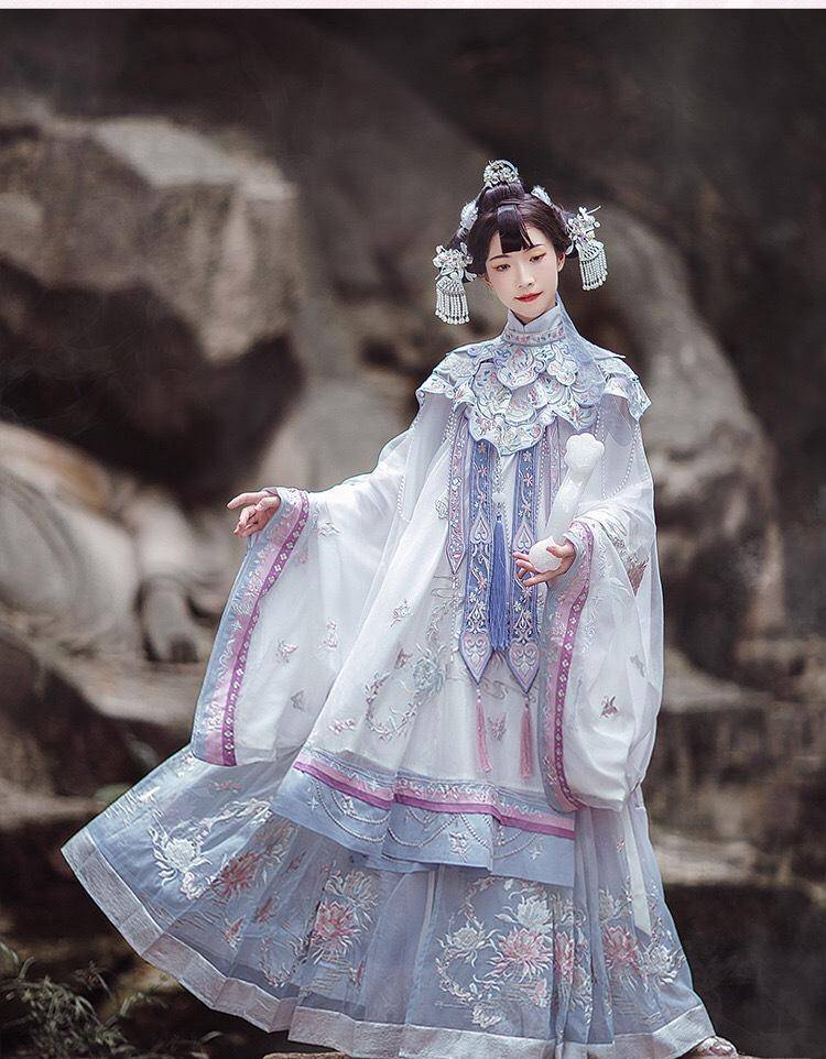 一看就很"贵妇"的重工汉服,华丽又大气,高级感十足_衣服_红色_显得