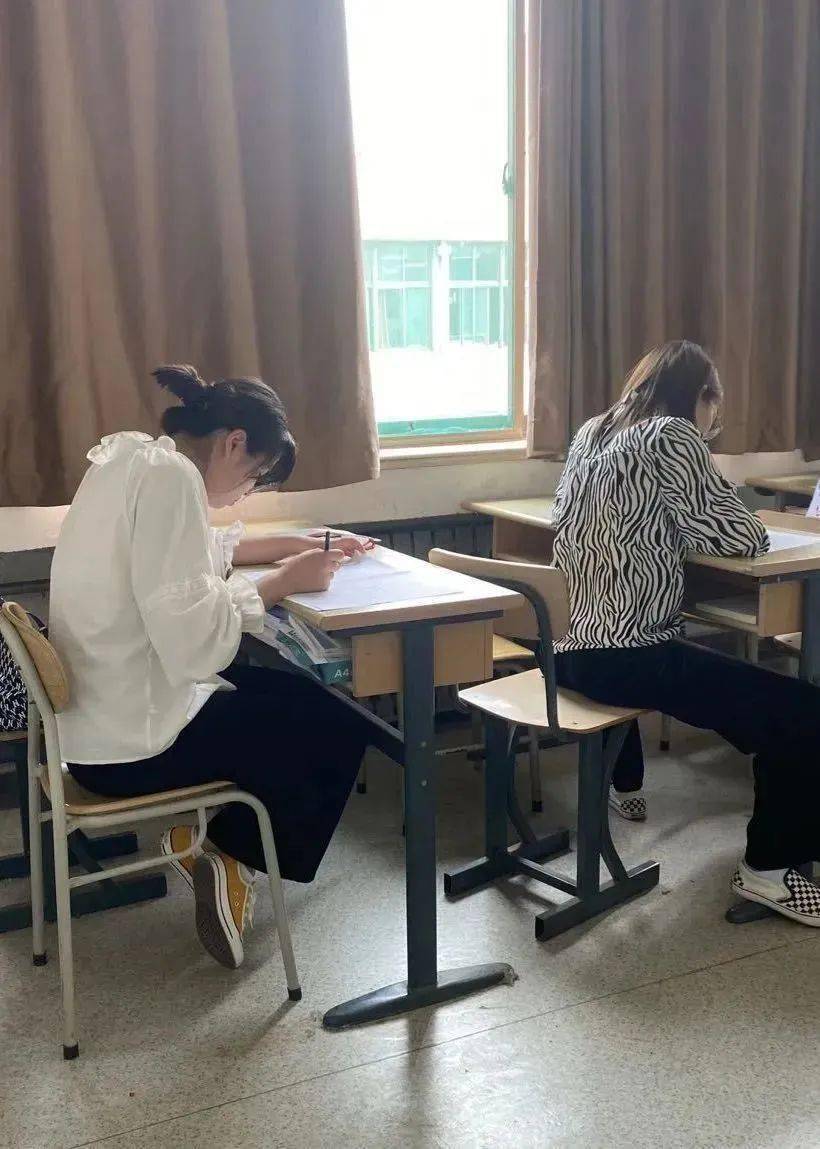 不输自己努力成为更好的自己end往期精彩封面摄影|曲芸萱策划|郭文杰