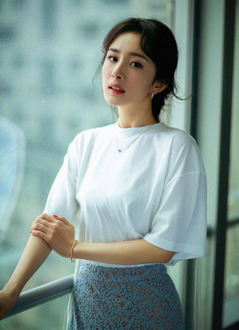 看到34岁杨幂时尚打扮,怪不得令魏大勋着迷_身材_仙女_颜色