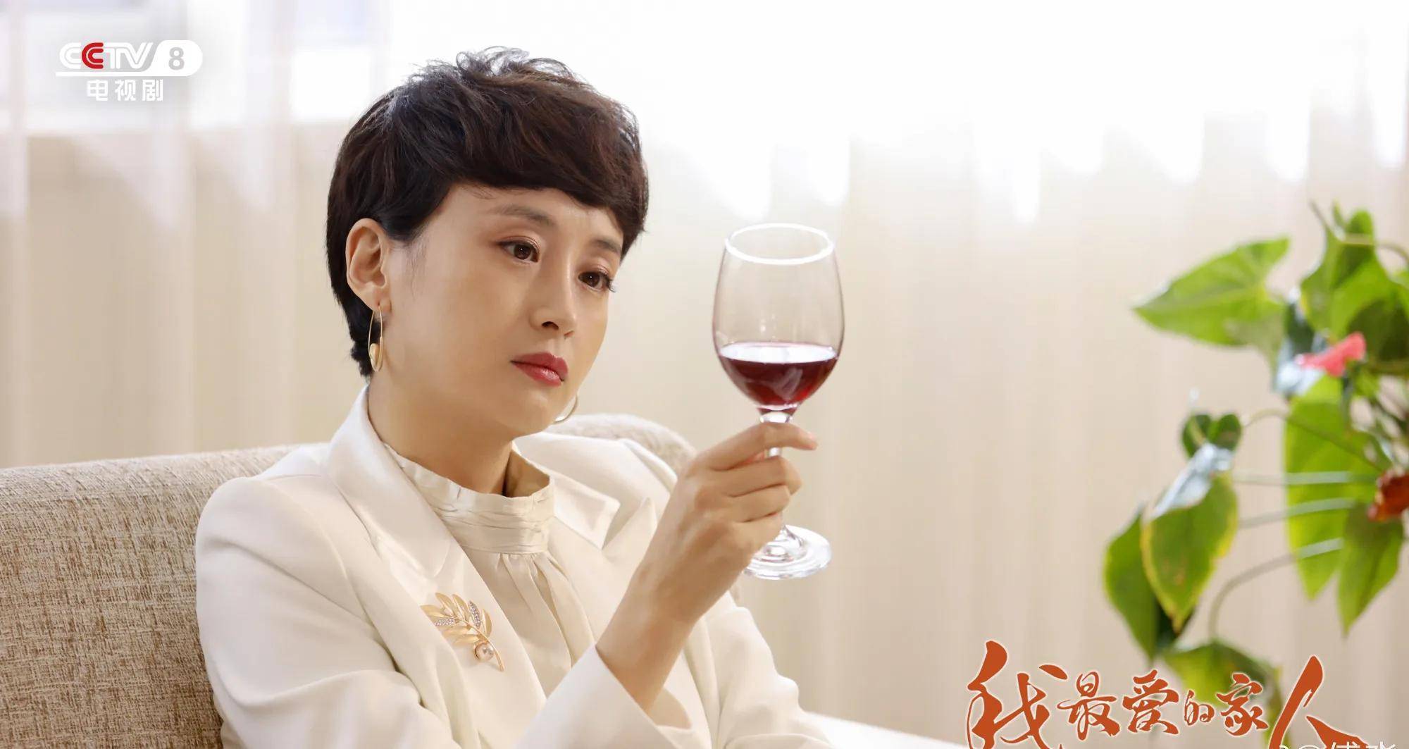里的女君橘诺;《知否知否应是绿肥红瘦》里的刘贵妃;《青岛往事》里的