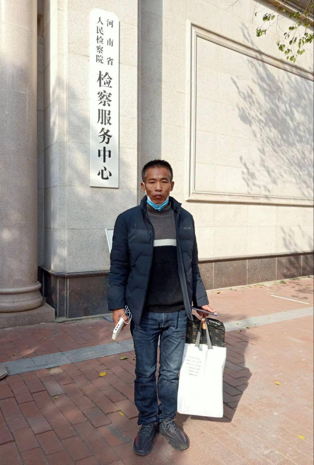 谢哲海说,26年来,从河南太康县看守所,到河南省豫东监狱,到辽宁省凌源