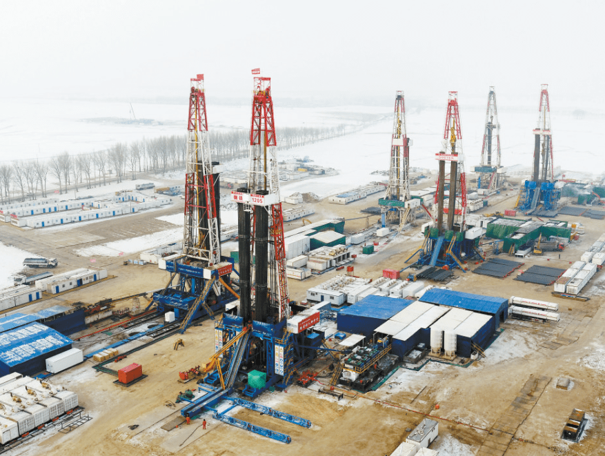 古龙战场捷报频传01初冬的松辽盆地银装素裹,古龙页岩油试验攻关鏖战