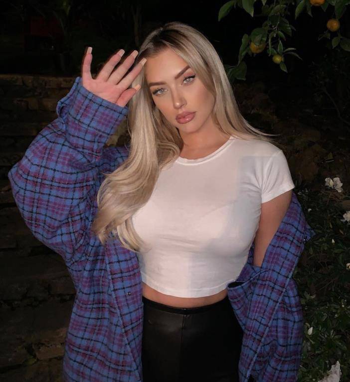 库兹马又"撩上"富婆模特!